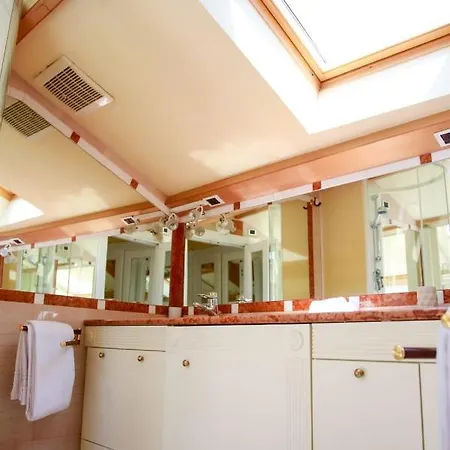 L'echelle Rouge Cannes