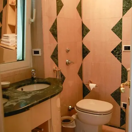 L'echelle Rouge カンヌ