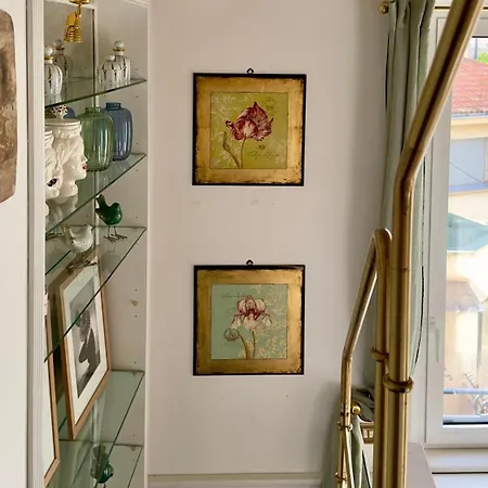 L'echelle Rouge アパート カンヌ