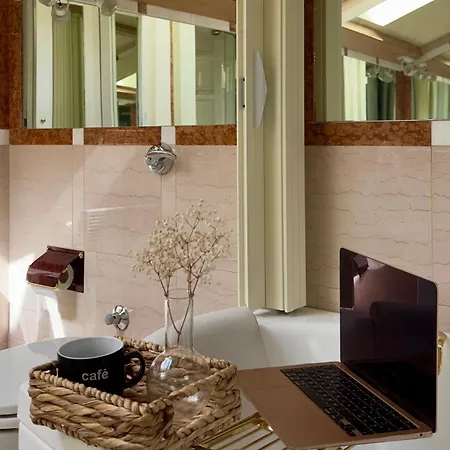 L'echelle Rouge カンヌ